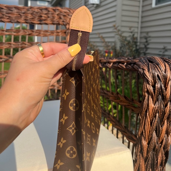 SOLD ‼️ Louis Vuitton Toiletry 26 - Picture 9 of 17
